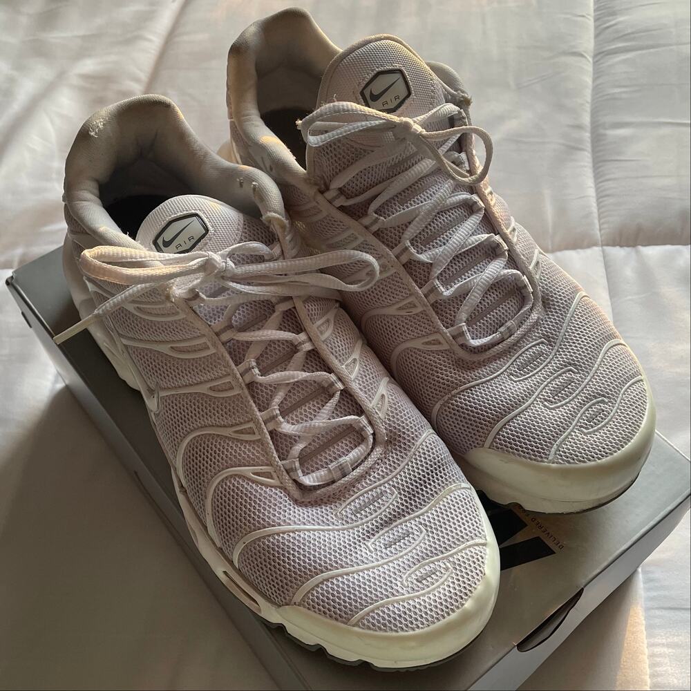 Nike Air Max Plus Mens White Sneakers Size 10